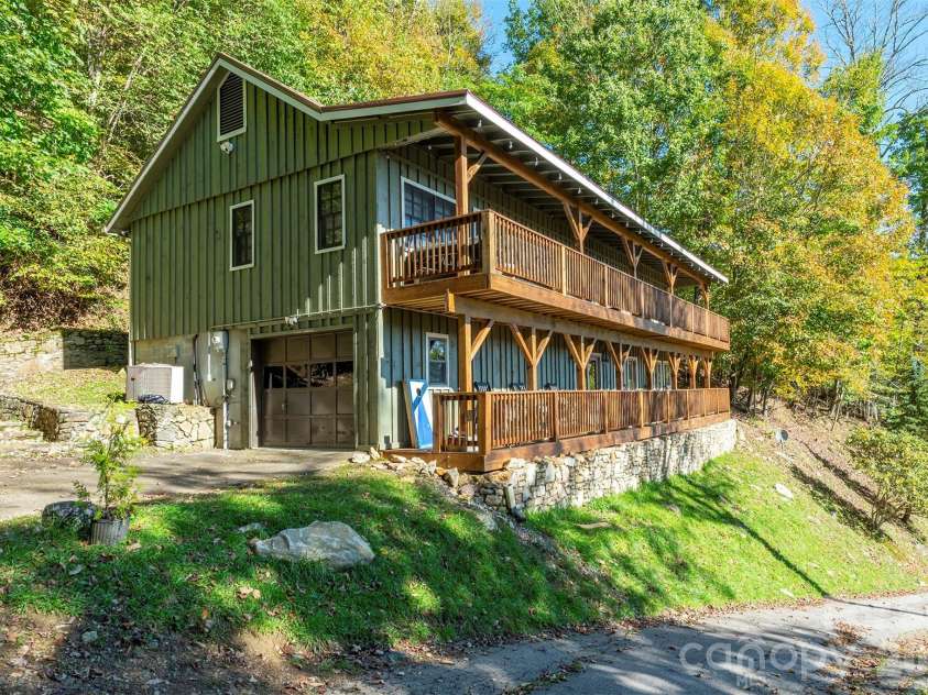 322 Goldenleaf Road, Mars Hill, NC 28754.  MLS# CAR4317363, YatesRealty ID 16298. 