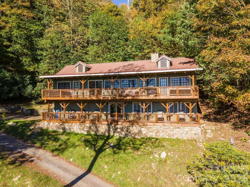 322 Goldenleaf Road, Mars Hill, NC 28754.  MLS# CAR4317363, YatesRealty ID 16298. 