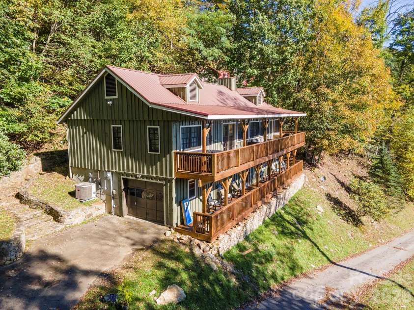 322 Goldenleaf Road, Mars Hill, NC 28754.  MLS# CAR4317363, YatesRealty ID 16298. 