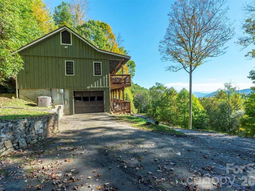 322 Goldenleaf Road, Mars Hill, NC 28754.  MLS# CAR4317363, YatesRealty ID 16298. 