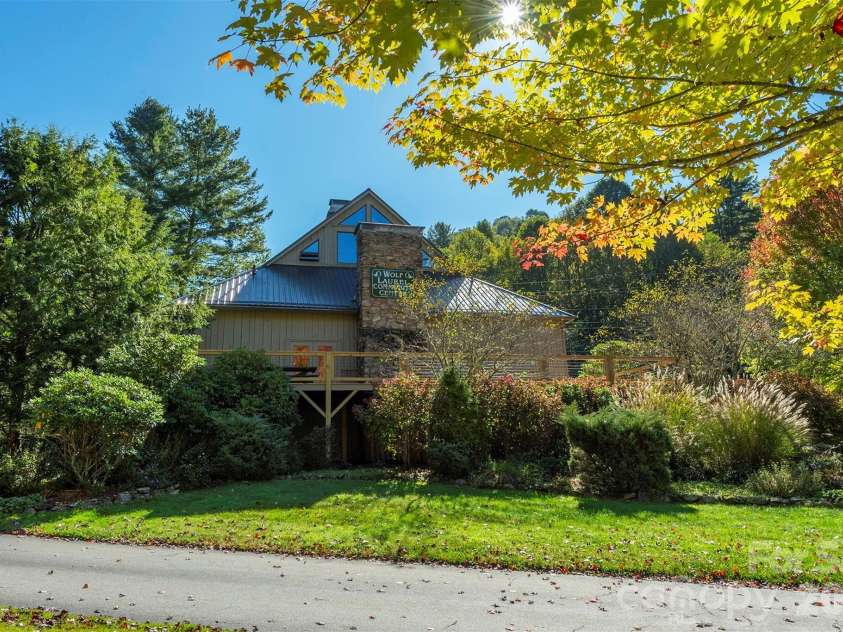 322 Goldenleaf Road, Mars Hill, NC 28754.  MLS# CAR4317363, YatesRealty ID 16298. 