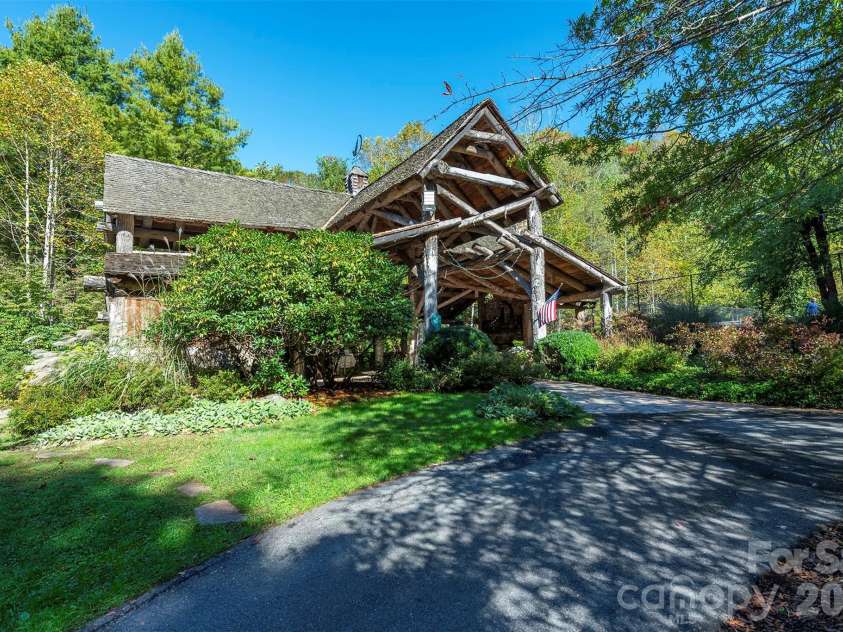 322 Goldenleaf Road, Mars Hill, NC 28754.  MLS# CAR4317363, YatesRealty ID 16298. 
