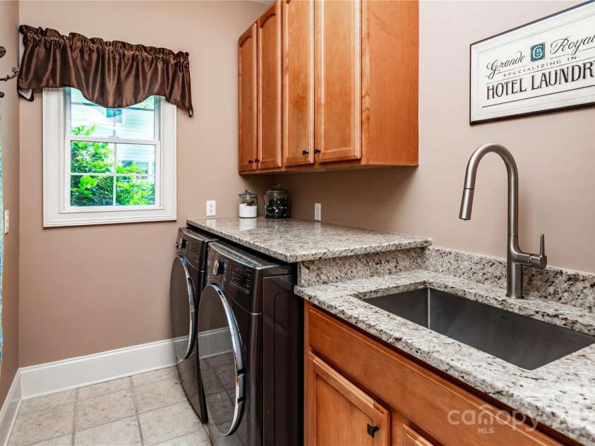 122 Sleepy Cove Trail, Mooresville, NC 28117.  MLS# CAR4260257, YatesRealty ID 16299. 