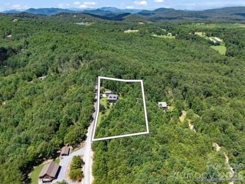 202 Panorama Drive, Nebo, NC 28761.  MLS# CAR4287111, YatesRealty ID 16299. 