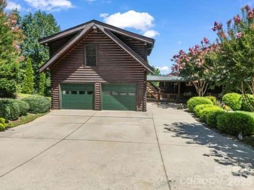 202 Panorama Drive, Nebo, NC 28761.  MLS# CAR4287111, YatesRealty ID 16299. 