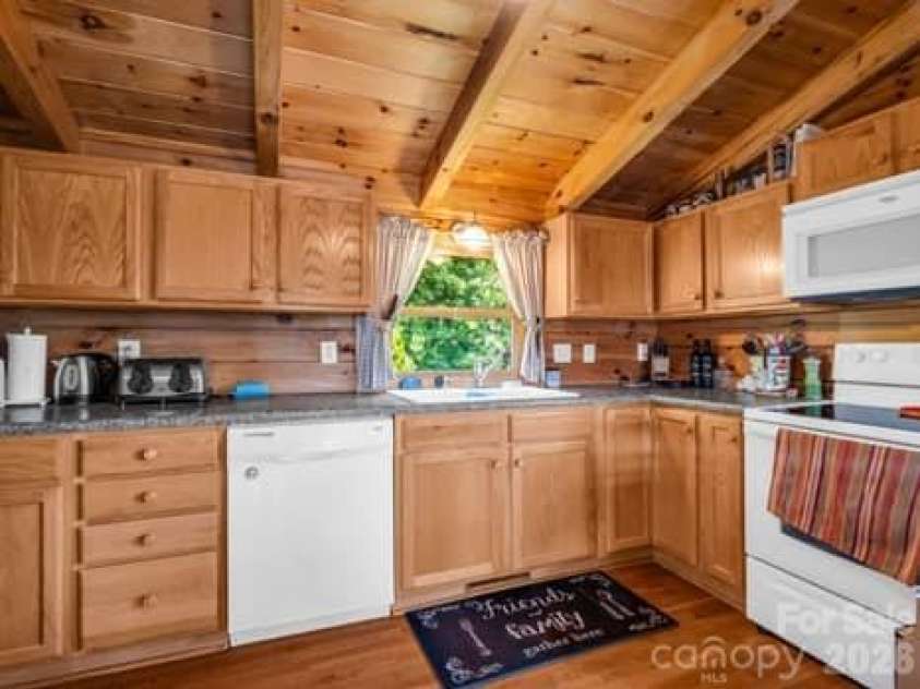 202 Panorama Drive, Nebo, NC 28761.  MLS# CAR4287111, YatesRealty ID 16299. 