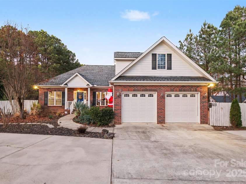 5418 Commodore Place, Clover, SC 29710.  MLS# CAR4329218, YatesRealty ID 1630. 