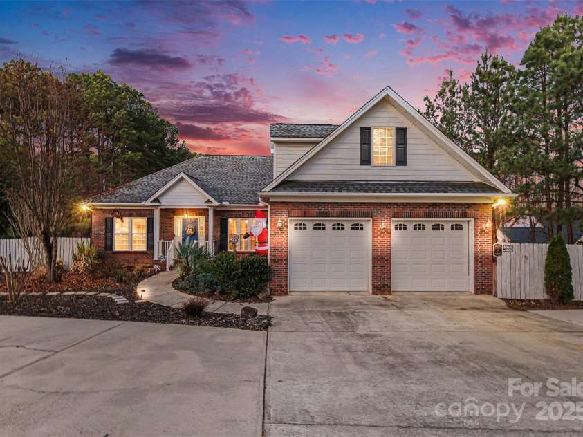 5418 Commodore Place, Clover, SC 29710.  MLS# CAR4329218, YatesRealty ID 1630. 