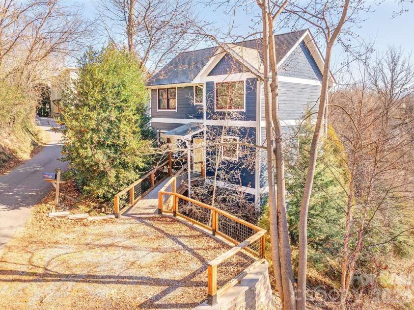 60 Sunrise Drive, Asheville, NC 28806.  MLS# CAR4300422, YatesRealty ID 16300. 