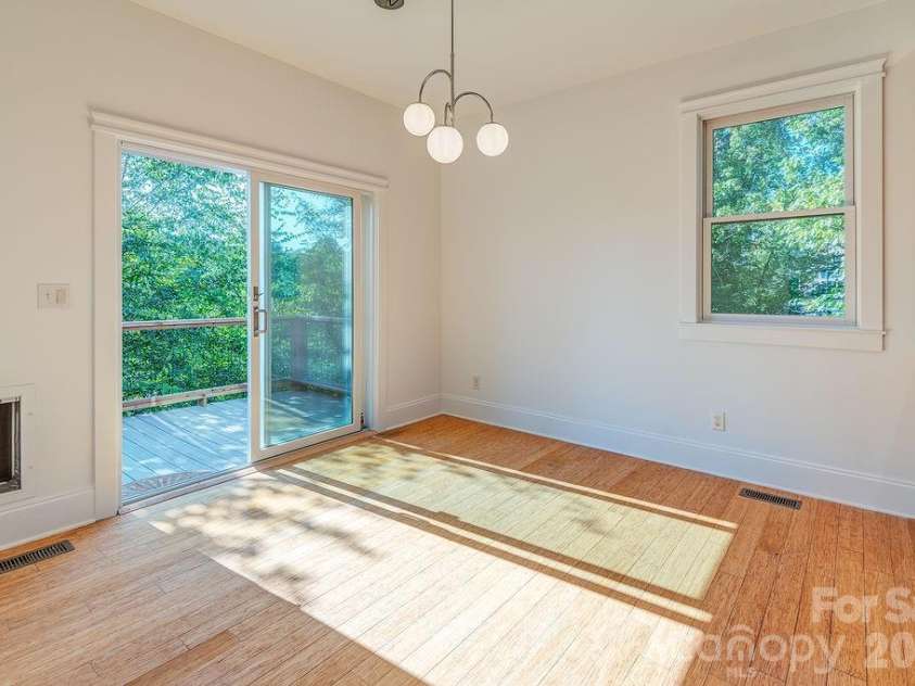 60 Sunrise Drive, Asheville, NC 28806.  MLS# CAR4300422, YatesRealty ID 16300. 