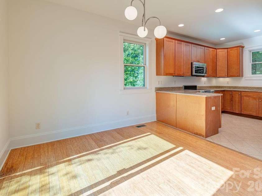 60 Sunrise Drive, Asheville, NC 28806.  MLS# CAR4300422, YatesRealty ID 16300. 