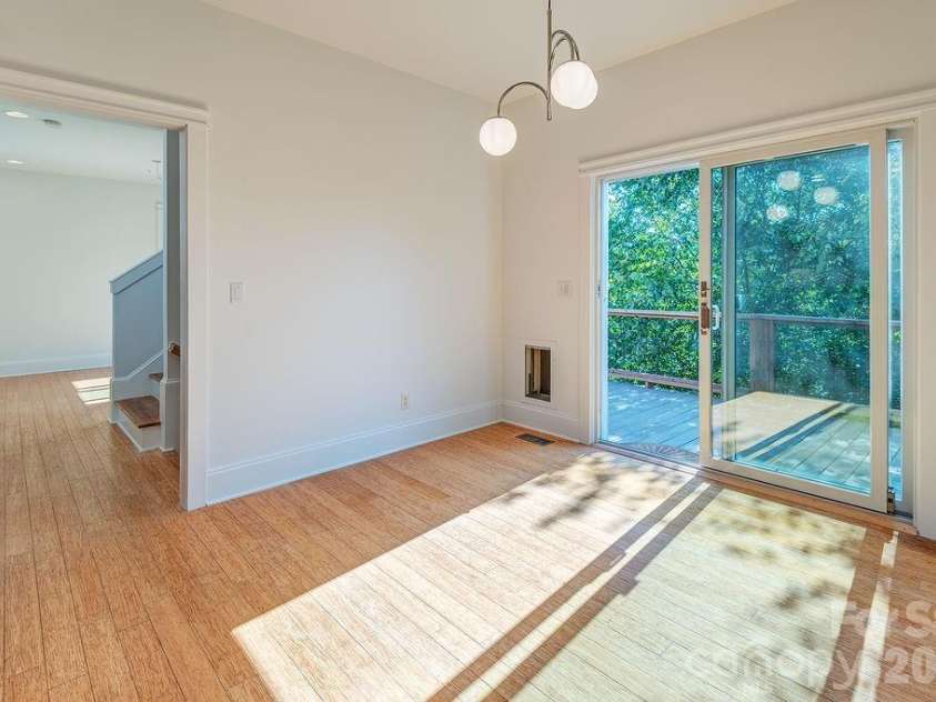 60 Sunrise Drive, Asheville, NC 28806.  MLS# CAR4300422, YatesRealty ID 16300. 