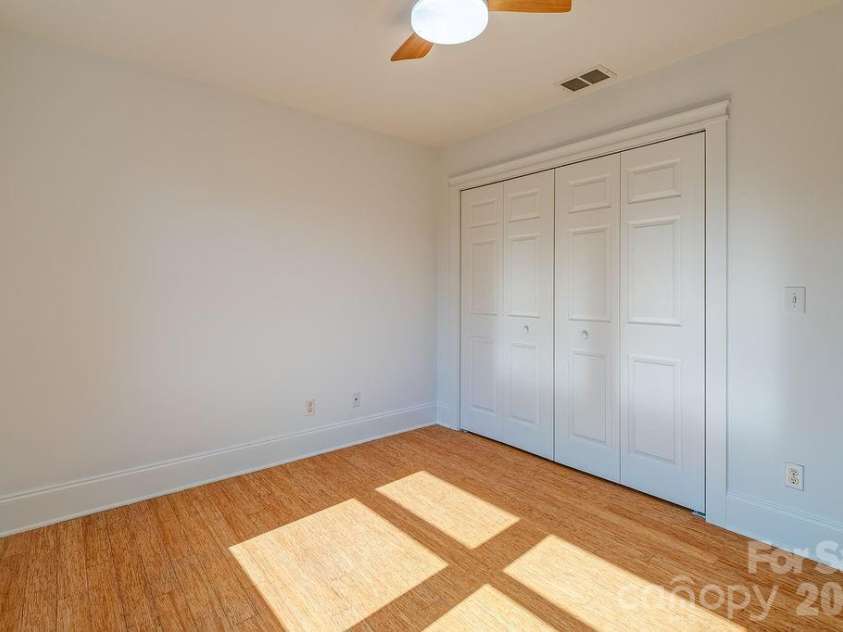 60 Sunrise Drive, Asheville, NC 28806.  MLS# CAR4300422, YatesRealty ID 16300. 