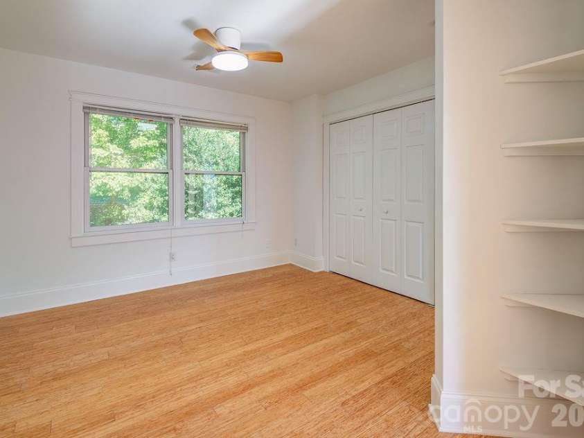 60 Sunrise Drive, Asheville, NC 28806.  MLS# CAR4300422, YatesRealty ID 16300. 