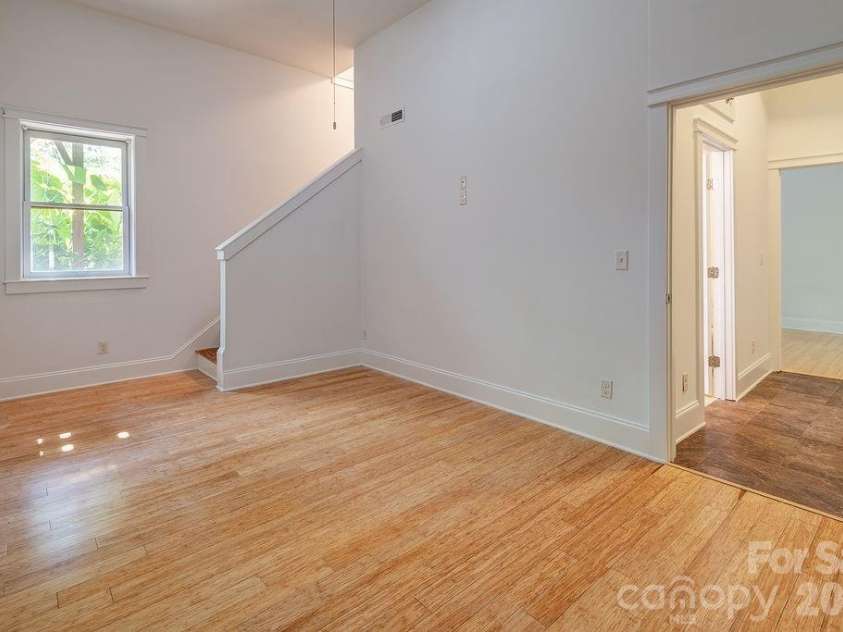 60 Sunrise Drive, Asheville, NC 28806.  MLS# CAR4300422, YatesRealty ID 16300. 
