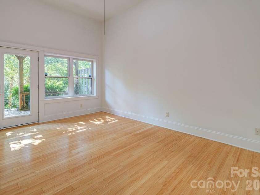 60 Sunrise Drive, Asheville, NC 28806.  MLS# CAR4300422, YatesRealty ID 16300. 