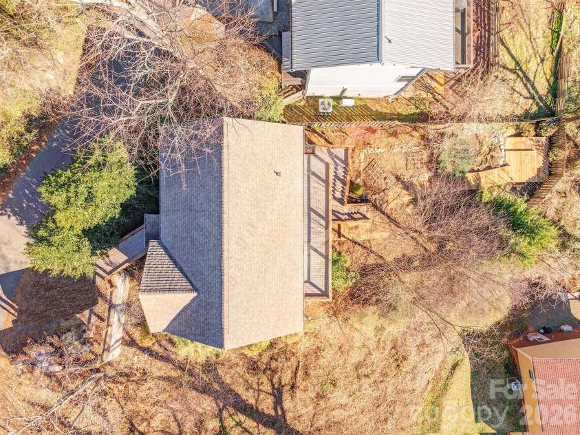 60 Sunrise Drive, Asheville, NC 28806.  MLS# CAR4300422, YatesRealty ID 16300. 