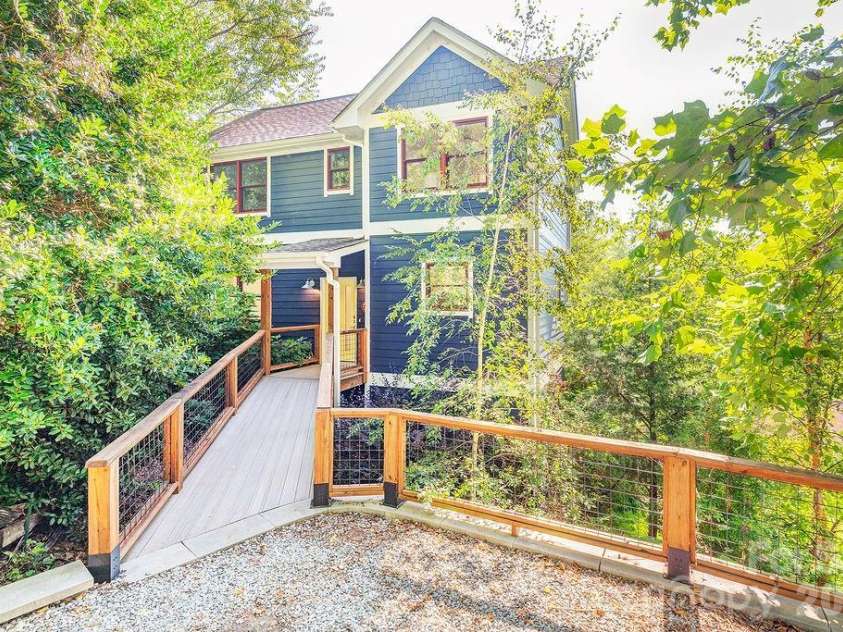 60 Sunrise Drive, Asheville, NC 28806.  MLS# CAR4300422, YatesRealty ID 16300. 