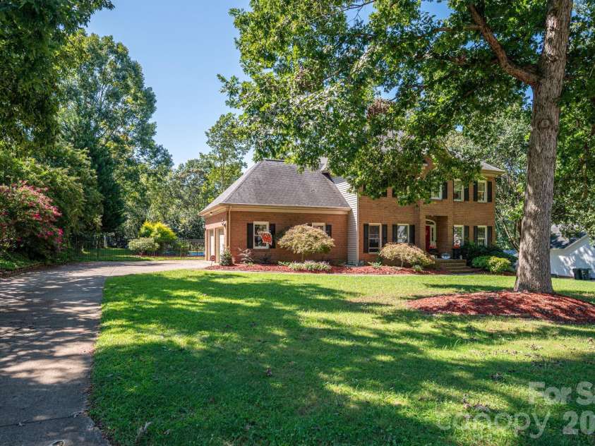 109 Nemans Cove, Cherryville, NC 28021.  MLS# CAR4392362, YatesRealty ID 16301. 