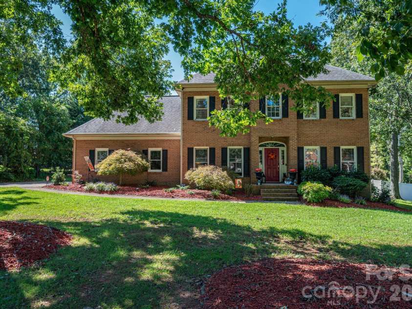 109 Nemans Cove, Cherryville, NC 28021.  MLS# CAR4392362, YatesRealty ID 16301. 