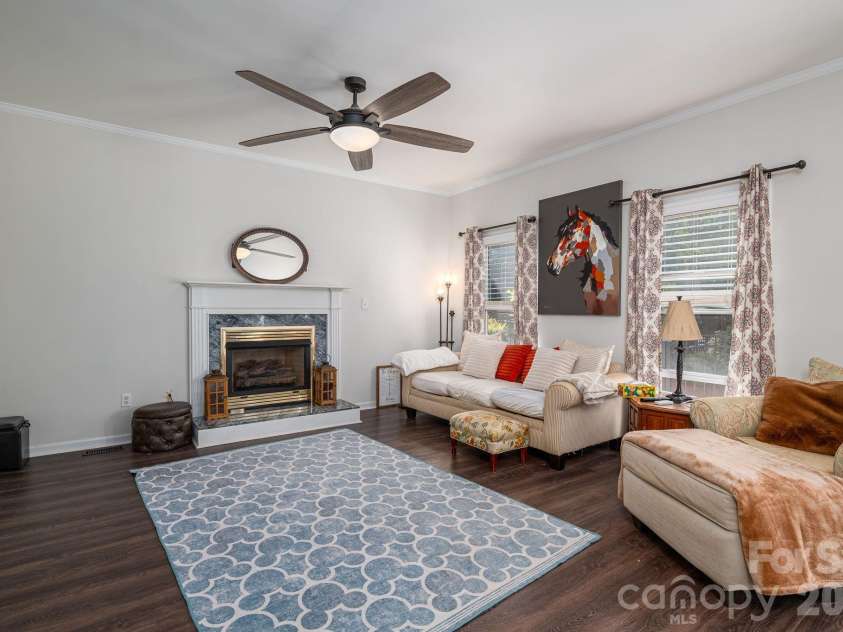 109 Nemans Cove, Cherryville, NC 28021.  MLS# CAR4392362, YatesRealty ID 16301. 