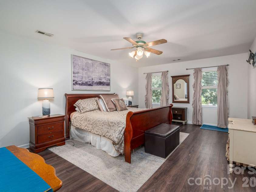109 Nemans Cove, Cherryville, NC 28021.  MLS# CAR4392362, YatesRealty ID 16301. 
