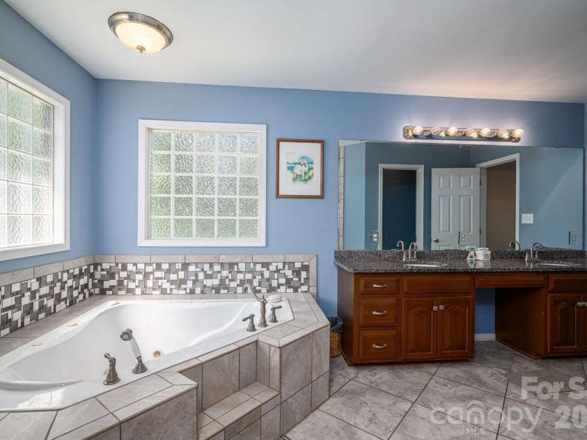 109 Nemans Cove, Cherryville, NC 28021.  MLS# CAR4392362, YatesRealty ID 16301. 