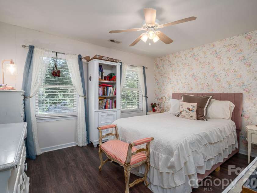 109 Nemans Cove, Cherryville, NC 28021.  MLS# CAR4392362, YatesRealty ID 16301. 
