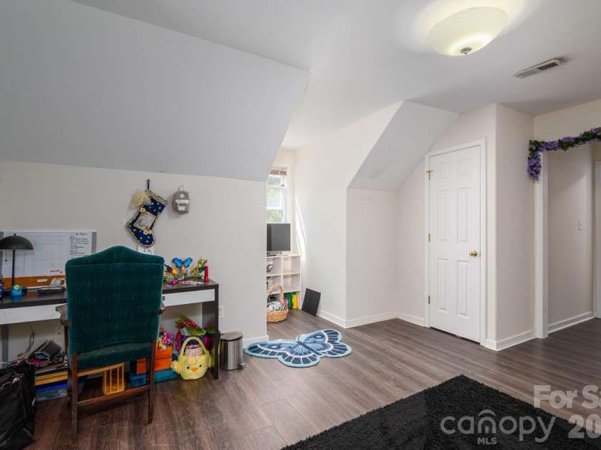 109 Nemans Cove, Cherryville, NC 28021.  MLS# CAR4392362, YatesRealty ID 16301. 