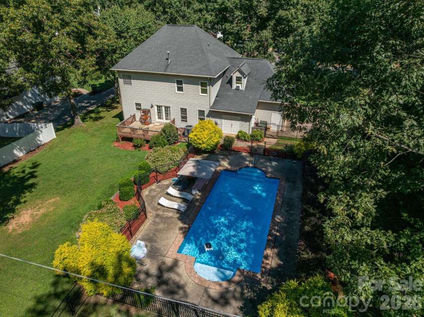 109 Nemans Cove, Cherryville, NC 28021.  MLS# CAR4392362, YatesRealty ID 16301. 