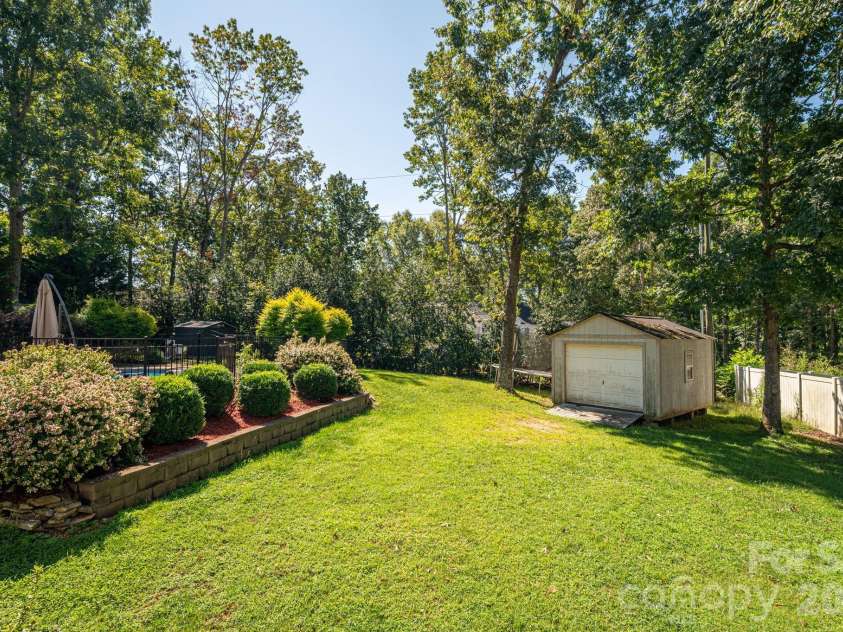 109 Nemans Cove, Cherryville, NC 28021.  MLS# CAR4392362, YatesRealty ID 16301. 