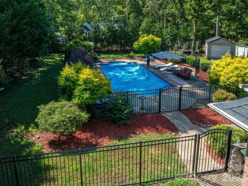 109 Nemans Cove, Cherryville, NC 28021.  MLS# CAR4392362, YatesRealty ID 16301. 