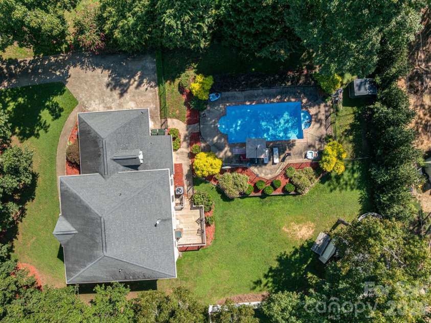 109 Nemans Cove, Cherryville, NC 28021.  MLS# CAR4392362, YatesRealty ID 16301. 