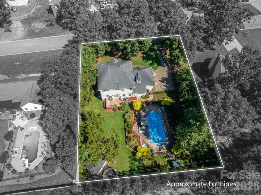 109 Nemans Cove, Cherryville, NC 28021.  MLS# CAR4392362, YatesRealty ID 16301. 