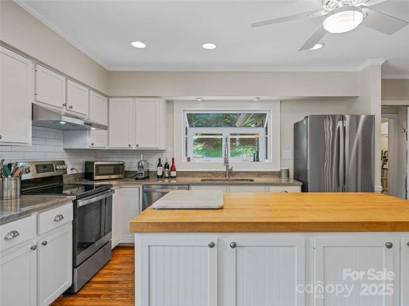 2 Fairway Road, Asheville, NC 28804.  MLS# CAR4263092, YatesRealty ID 16301. 