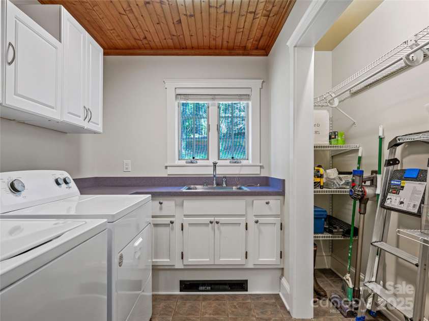 2 Fairway Road, Asheville, NC 28804.  MLS# CAR4263092, YatesRealty ID 16301. 