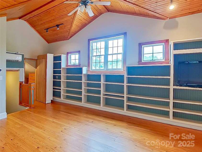 2 Fairway Road, Asheville, NC 28804.  MLS# CAR4263092, YatesRealty ID 16301. 