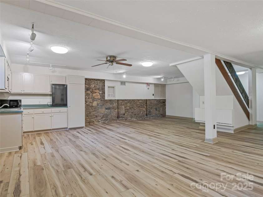 2 Fairway Road, Asheville, NC 28804.  MLS# CAR4263092, YatesRealty ID 16301. 