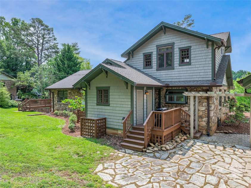 2 Fairway Road, Asheville, NC 28804.  MLS# CAR4263092, YatesRealty ID 16301. 