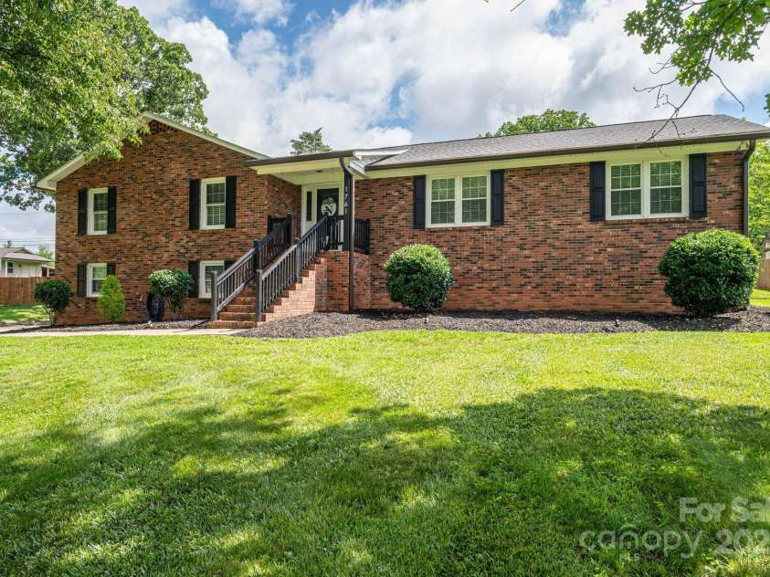 1761 Arden Drive, Lincolnton, NC 28092.  MLS# CAR4260722, YatesRealty ID 16302. 