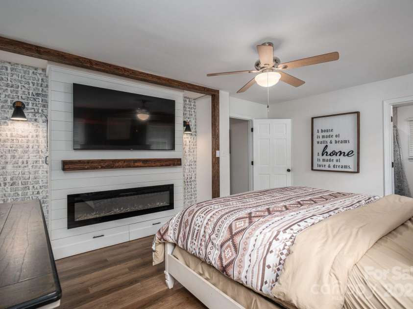 1761 Arden Drive, Lincolnton, NC 28092.  MLS# CAR4260722, YatesRealty ID 16302. 
