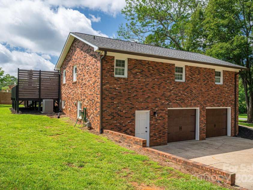 1761 Arden Drive, Lincolnton, NC 28092.  MLS# CAR4260722, YatesRealty ID 16302. 