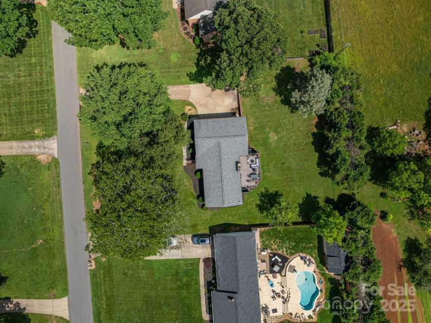 1761 Arden Drive, Lincolnton, NC 28092.  MLS# CAR4260722, YatesRealty ID 16302. 