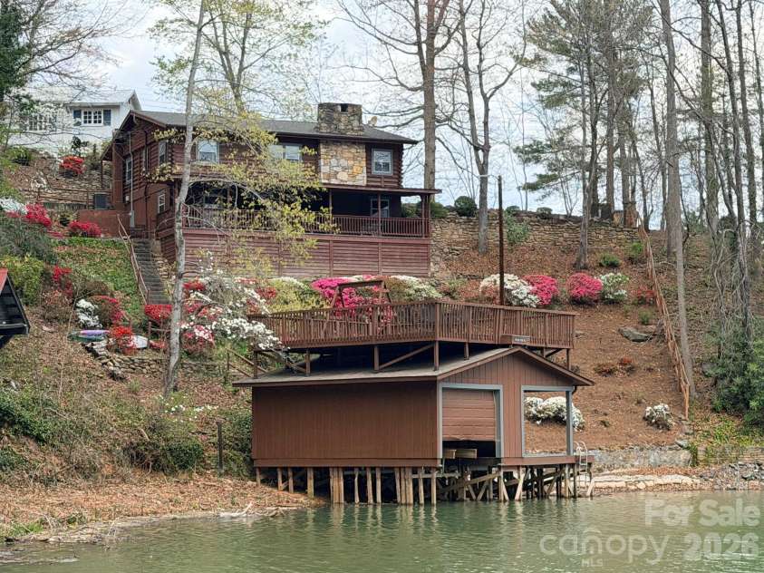 118 Rock Point Road, Lake Lure, NC 28746.  MLS# CAR4365667, YatesRealty ID 16303. 