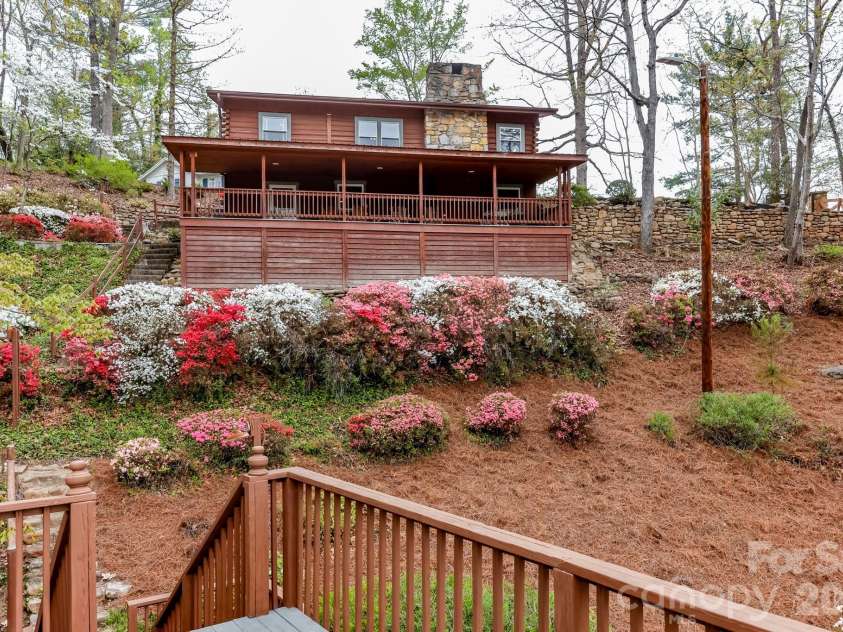 118 Rock Point Road, Lake Lure, NC 28746.  MLS# CAR4365667, YatesRealty ID 16303. 