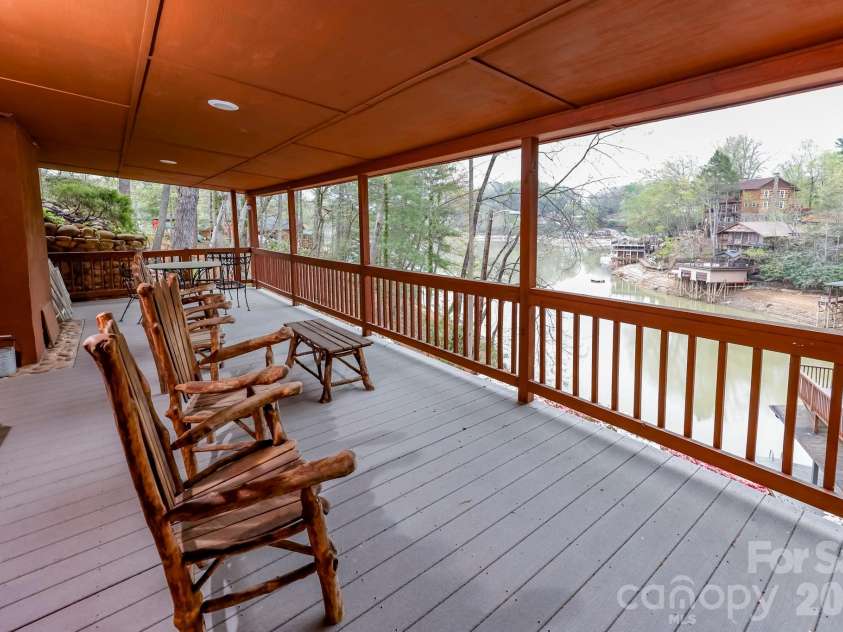 118 Rock Point Road, Lake Lure, NC 28746.  MLS# CAR4365667, YatesRealty ID 16303. 