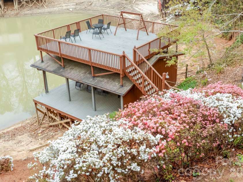 118 Rock Point Road, Lake Lure, NC 28746.  MLS# CAR4365667, YatesRealty ID 16303. 