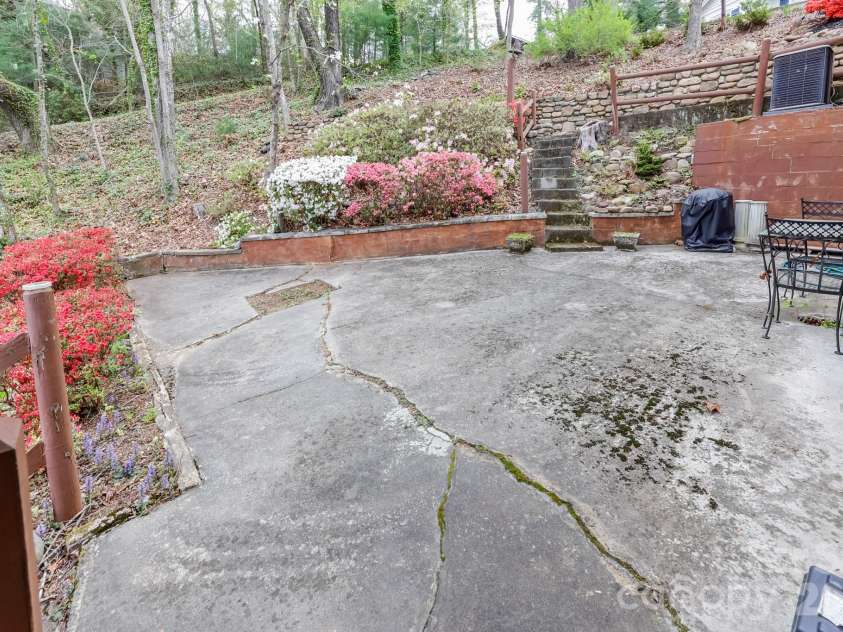 118 Rock Point Road, Lake Lure, NC 28746.  MLS# CAR4365667, YatesRealty ID 16303. 