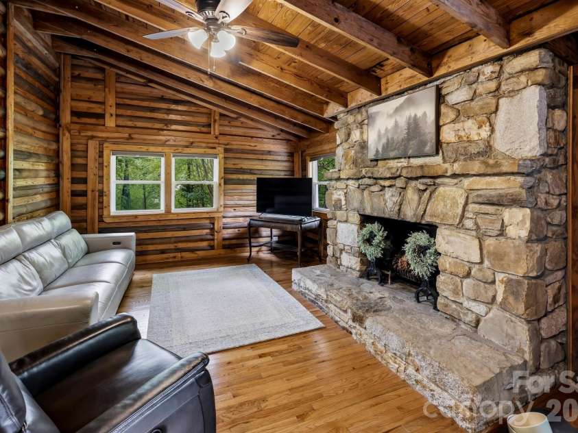 118 Rock Point Road, Lake Lure, NC 28746.  MLS# CAR4365667, YatesRealty ID 16303. 