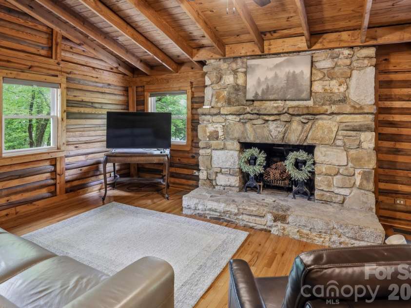 118 Rock Point Road, Lake Lure, NC 28746.  MLS# CAR4365667, YatesRealty ID 16303. 